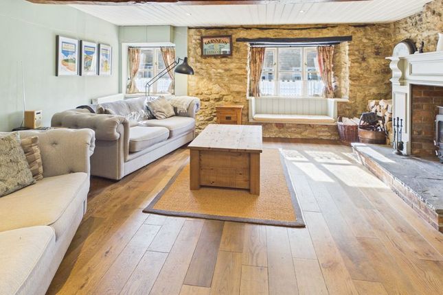 Wills Cottage, North Street, Crewkerne photo 2