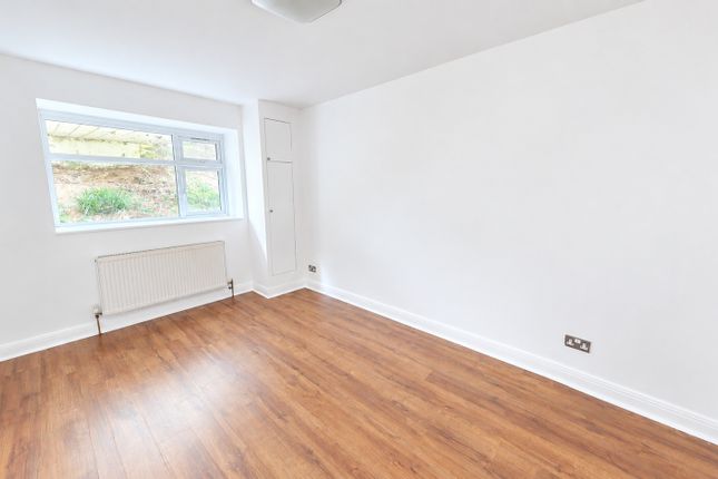 Flat 2, 46, Palmeira avenue, Hove photo 2