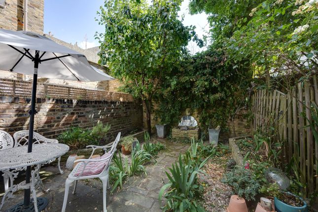 14, Herbert Street, London photo 4