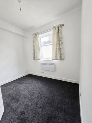 Flat to rent in Seabank Road, Southport