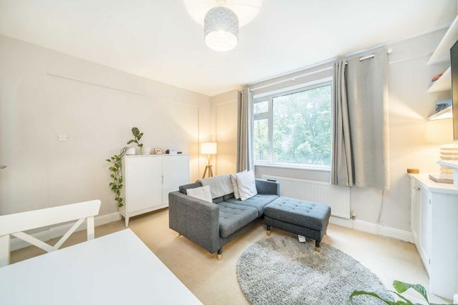 Flat 15, Moira Court, Balham High Road, London photo 2
