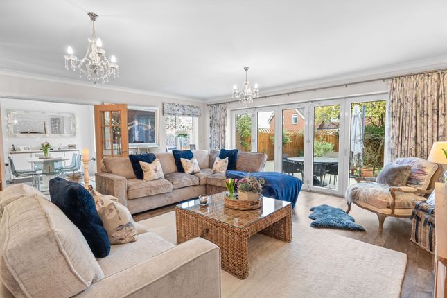 4 Beacon Rise, East Grinstead photo 3