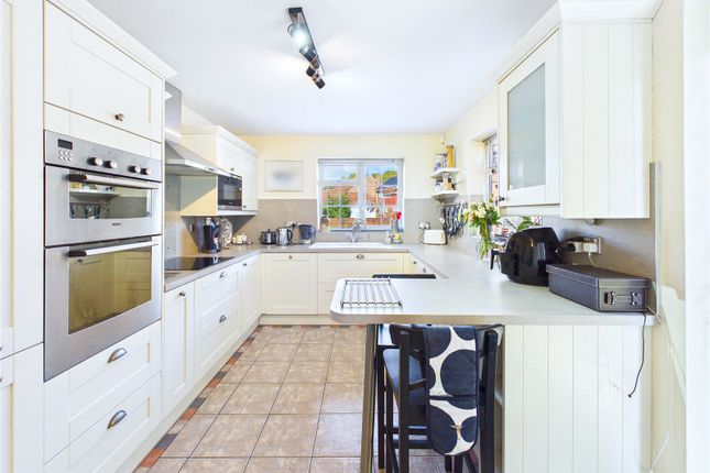 Wallace Drive, Eaton Bray photo 2