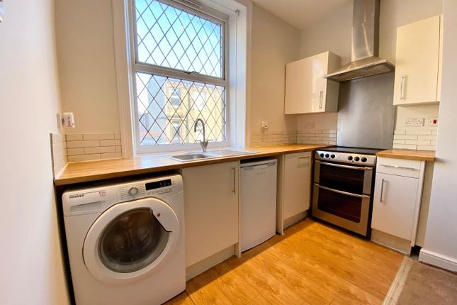 31, Thorncliffe Street, Huddersfield photo 3