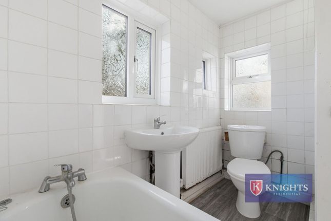19, Ascot Road, London photo 4