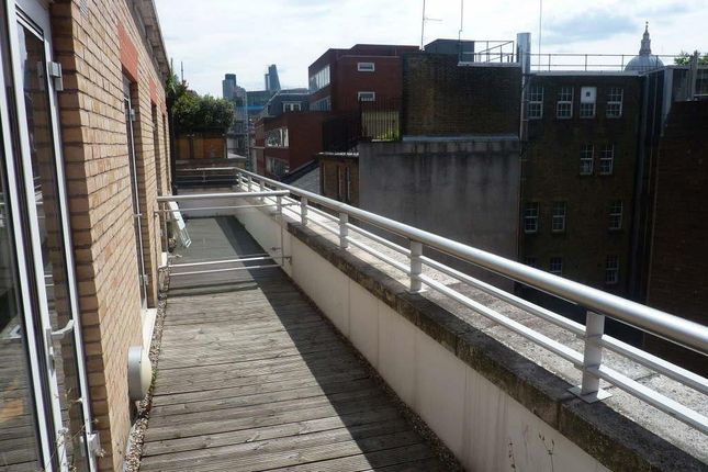 Flat 505, 10 Hosier Lane, London photo 2