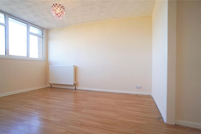 7, Vicarage Drive, Gravesend photo 5