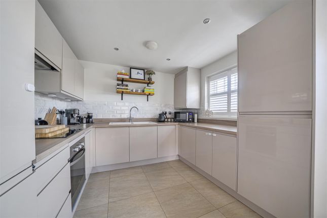 4, The Bartons, Tonbridge photo 3