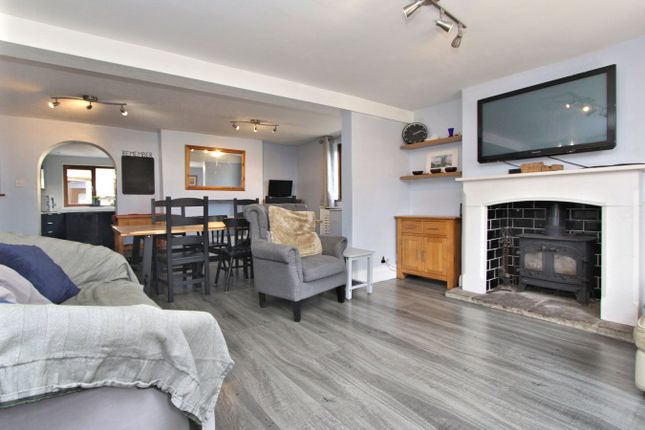 26, Walk Mill Lane, Kingswood photo 4