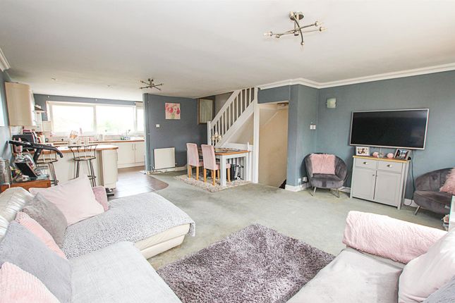 Town house for sale in Fielden Way, Newmarket