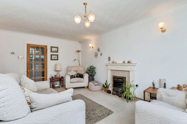 25, Laurel Drive, Neston photo 3