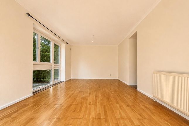 25 Cedar Court, Birchington Road, Windsor photo 3