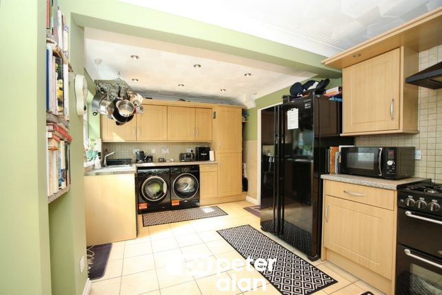 29, St. Annes Gardens, Hengoed photo 4