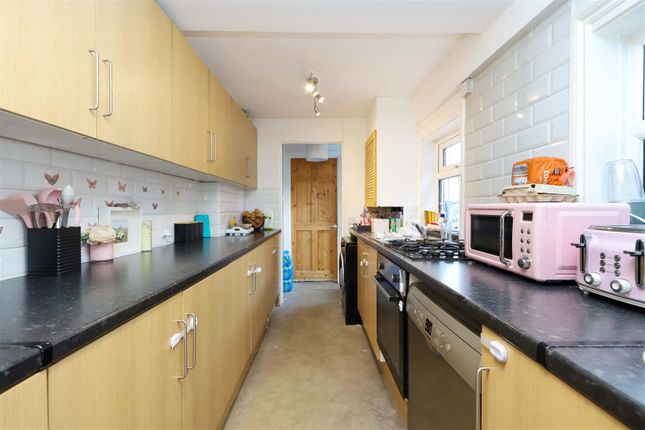 19 Ivy Cottages, Uxbridge Road, Hillingdon photo 4
