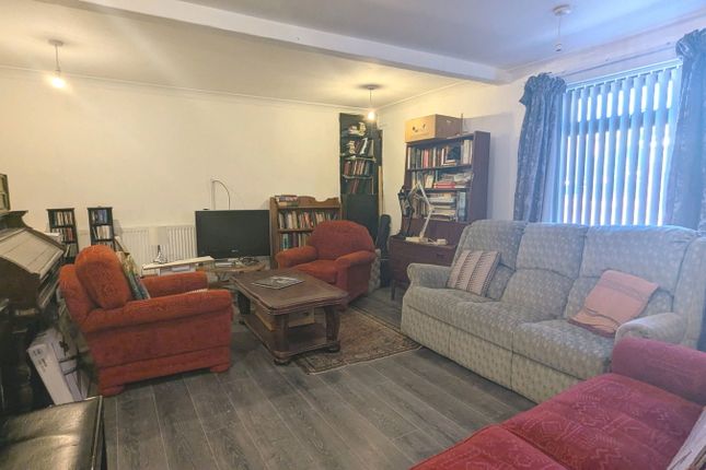 10, Loch Street, Wigan photo 3