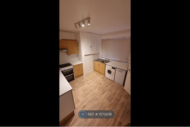 Thumbnail Flat to rent in Comins House, London
