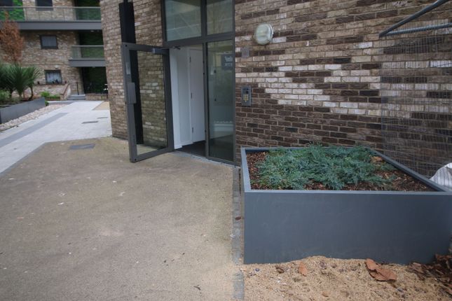 Room to rent in Glengarnock Avenue