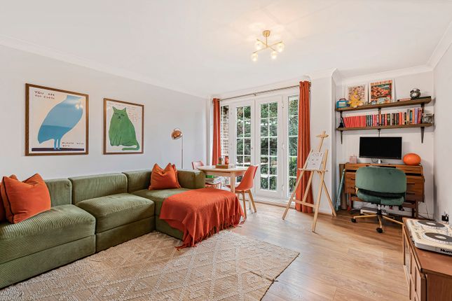 41, Kingfisher Drive, Surrey photo 2