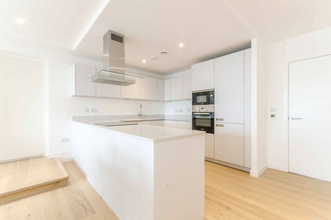 Flat to rent in Fitzgerald Court, Angel, London