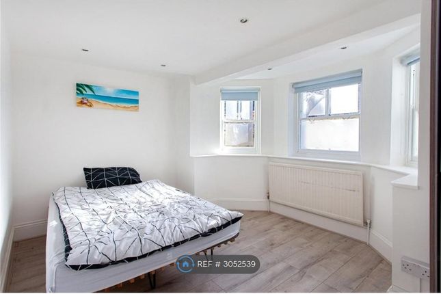 A Thistlewaite Road, London photo 4