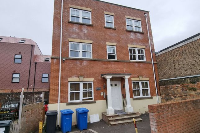 1 Bedroom Flat In Poole Centre With Parking For 1 Car