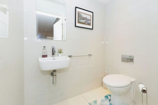 Terraced house for sale in Rampart Street, London