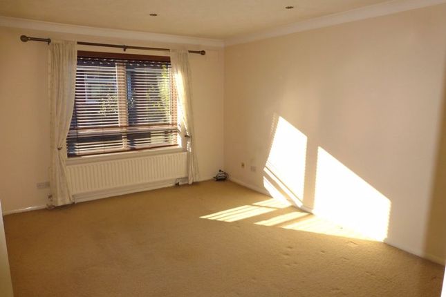 18 Grovebury Court photo 2