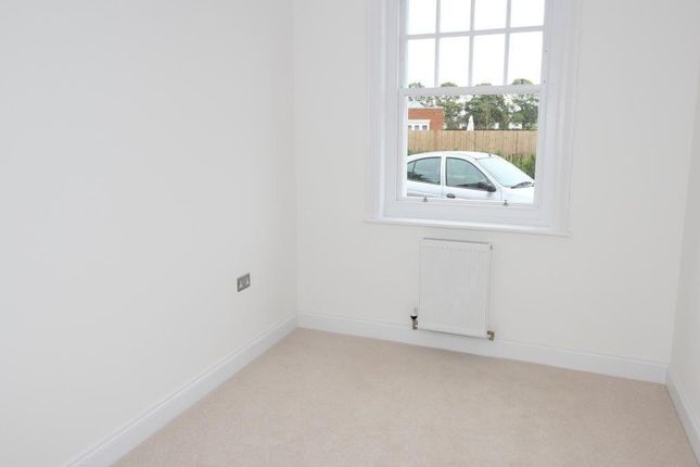 Flat 1, 19, Eversley Park, Kent photo 5