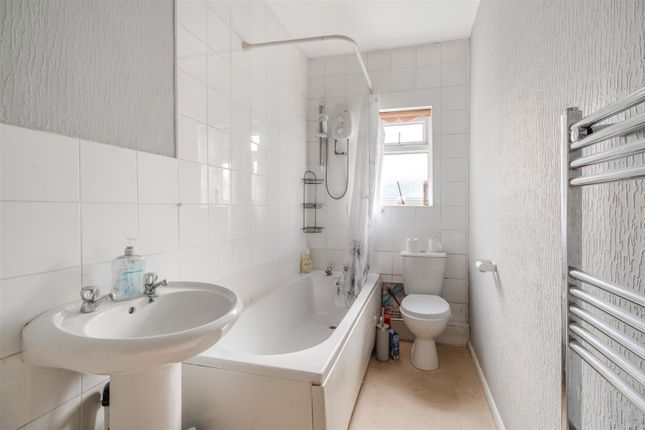 Bathroom.Jpg