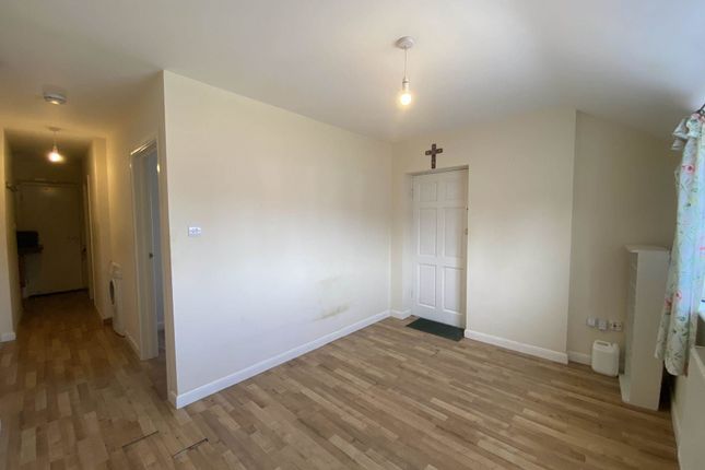 Annexe, Shaldon Drive, Morden photo 2