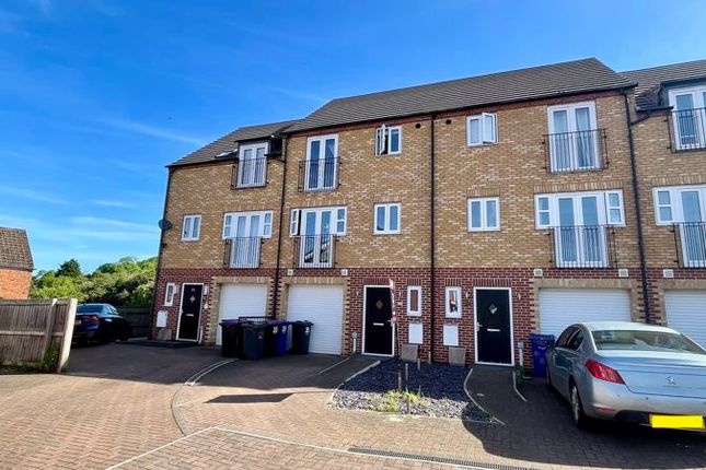 Town house for sale in Northolme View, Gainsborough