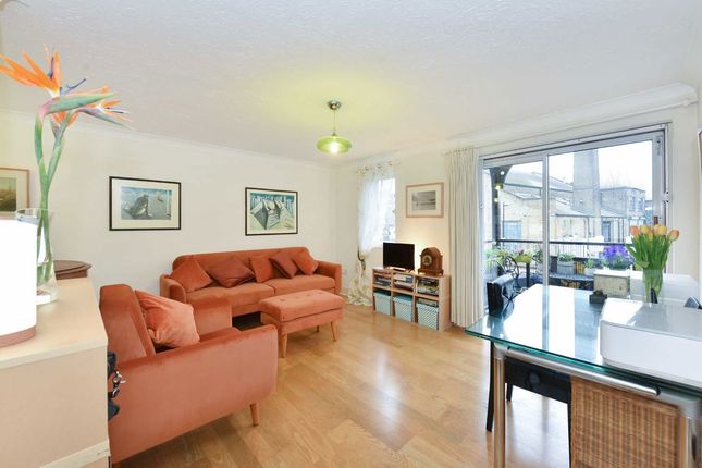14, Royal Victor Place, London photo 2