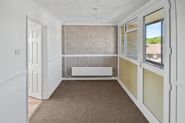 11, Thoresby Court, Corby photo 4