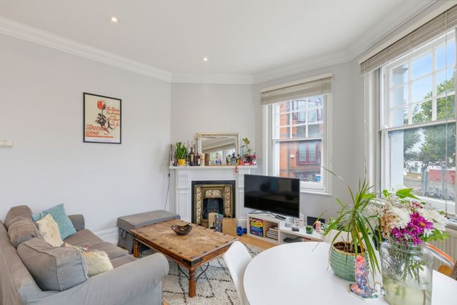 Flat First Floor A 209, Wandsworth High Street, Greater London photo 4