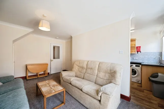 4, Southsea photo 3