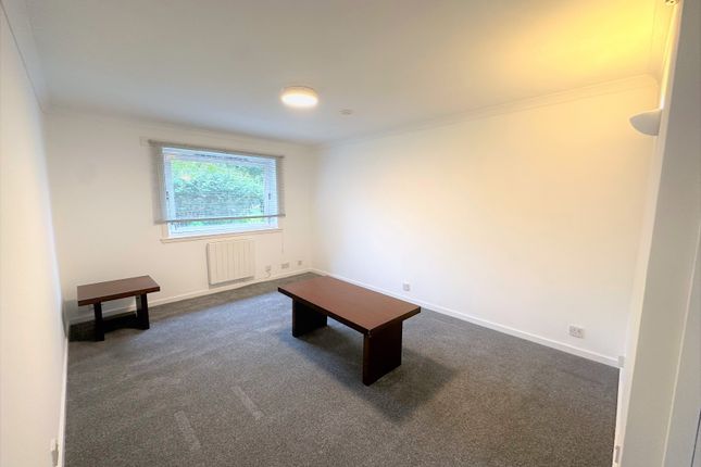 6, Chalk Hill Court, Dundee photo 4