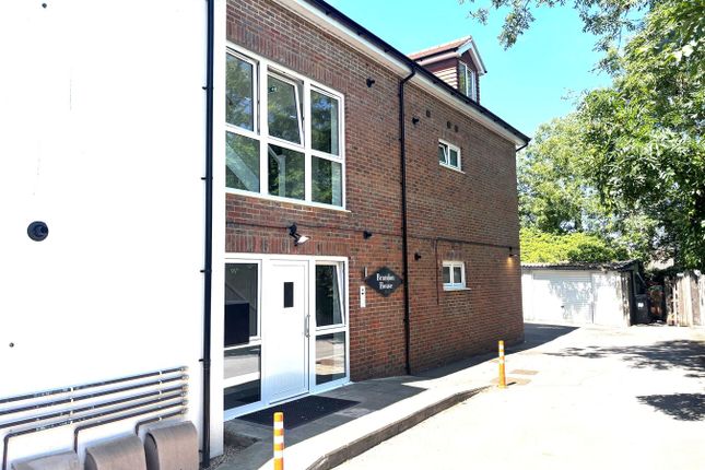 Flat 6, Brandon House, 1 Claybury, Bushey photo 5