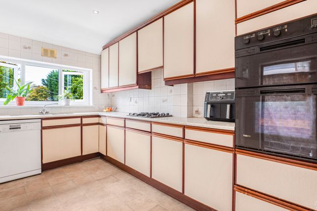 29 Russell Road, Hall Green, West Midlands photo 4