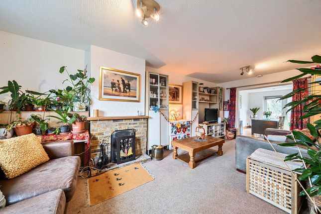 14 The Garth, Abbots Langley photo 3