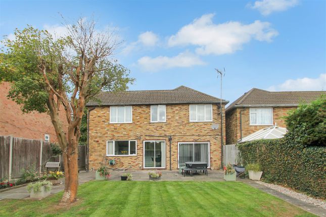 Thumbnail Detached house for sale in Baker Street, Potters Bar