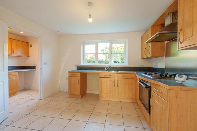27 Lupin Grove, Newport photo 2