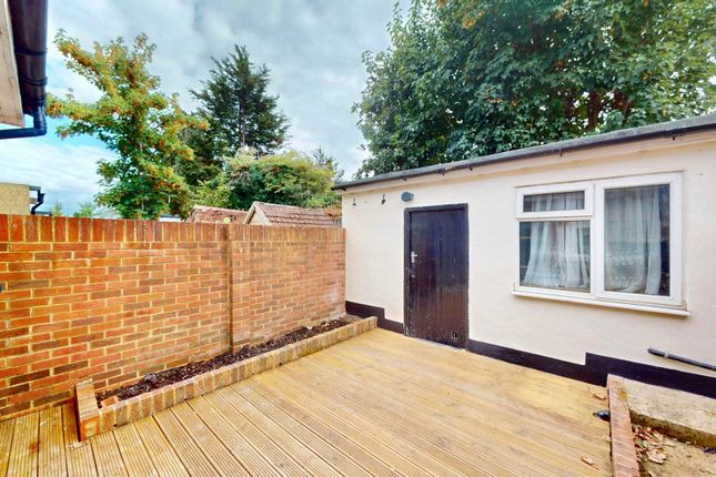 39 Woodstock Gardens, Hayes photo 4