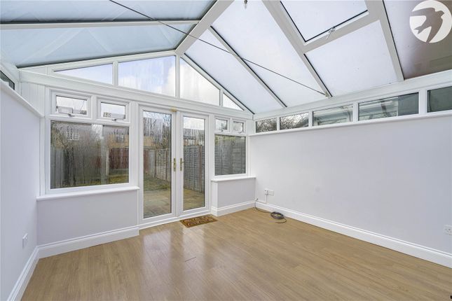 2, Foord Close, Dartford photo 4