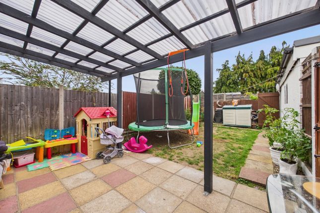 9, Burleigh Gardens, Surrey photo 3