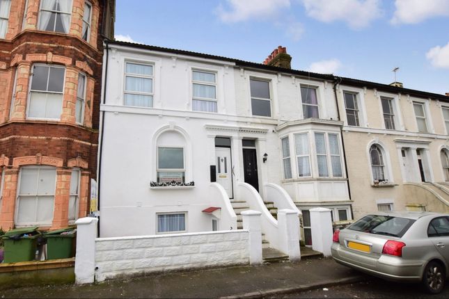 Thumbnail Flat to rent in Marine Parade, Sheerness