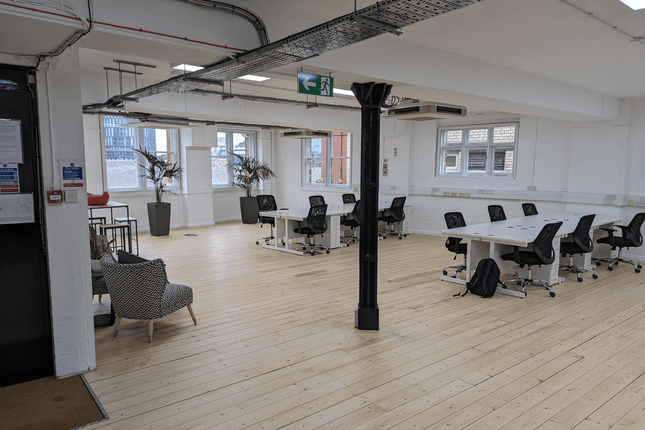 Office to let in Old Street, London