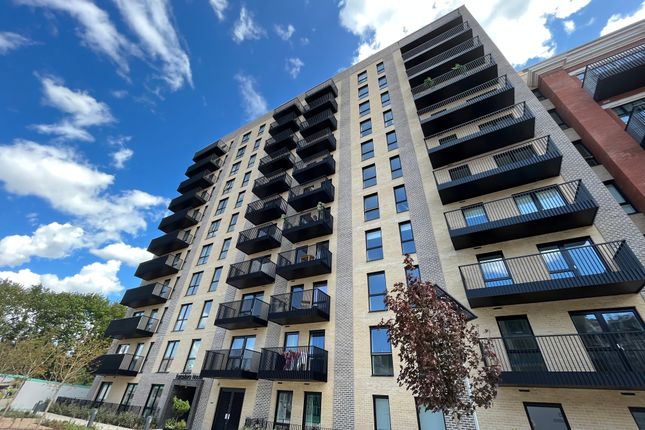 1-bed flat on Nestles Avenue, Hayes, £350,000