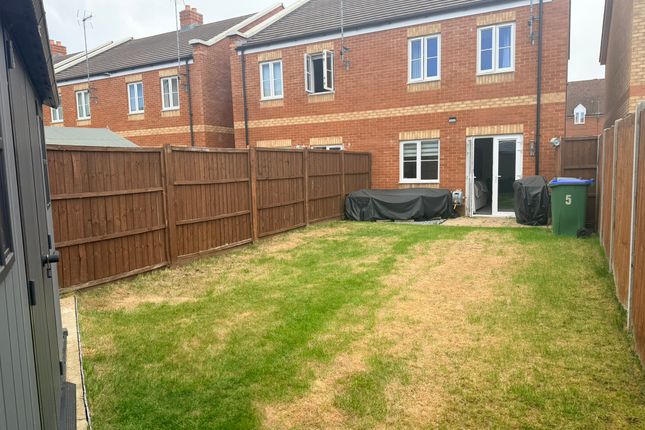 5, Hamilton Close, Buckingham photo 4