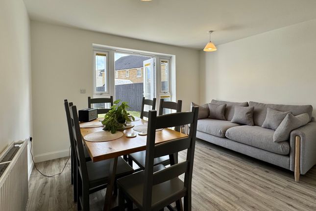 17 Torside Street, Glossop photo 4