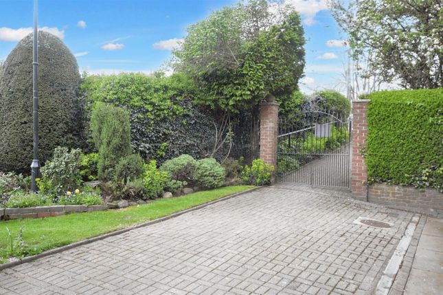 64, The Moorings, Stone photo 4